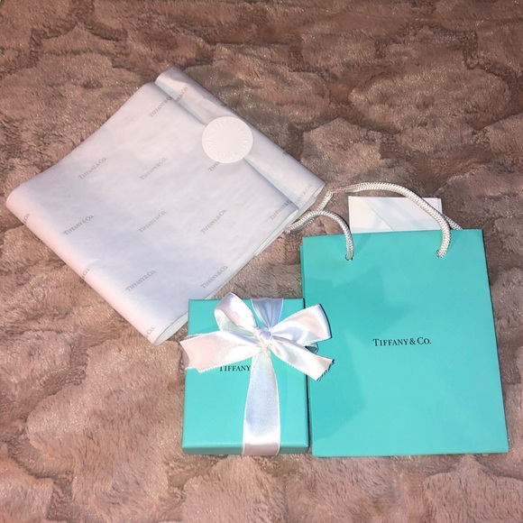 ❌❌SOLD❌❌Tiffany & Co. Tiffany Twist Knot Earrings - Picture 8 of 8